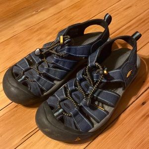 Keen Water Shoes EUC